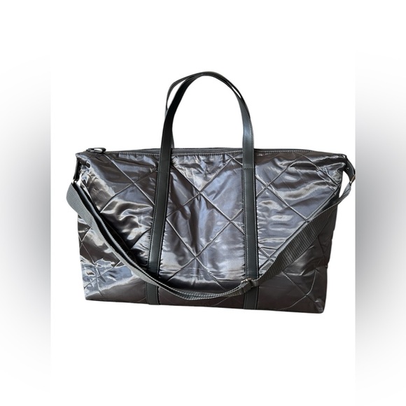 Extra Large Spacious Quilted Fabric Dark Silver Travel Bag w/shoulder strap - Picture 3 of 9